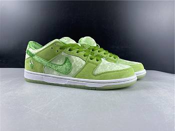 Nike SB Dunk Low Green Strangelove