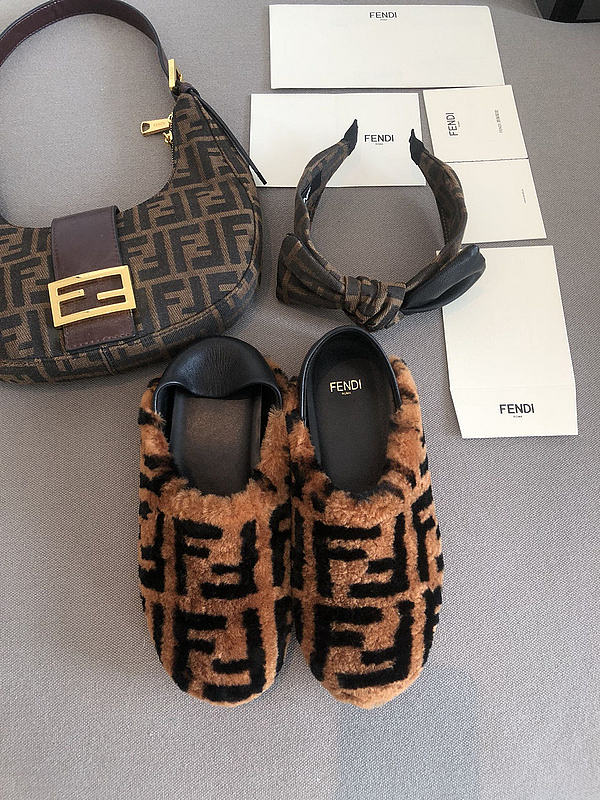 Fendi Brown sheepskin slippers - 8P8082AD7MF0R7R - 1