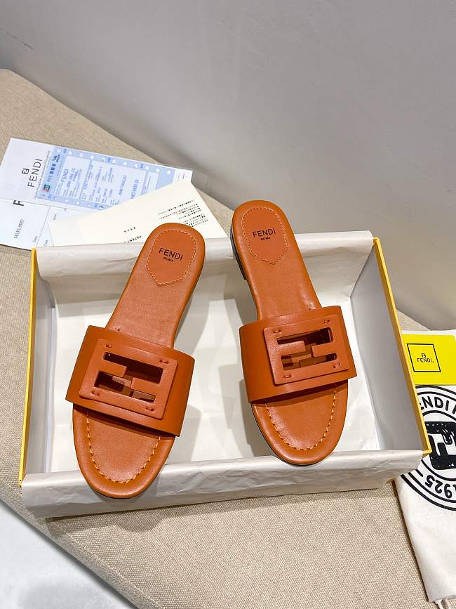 Fendi SIGNATURE Brown leather slides - 8R8136AE7TF1C4R - 1