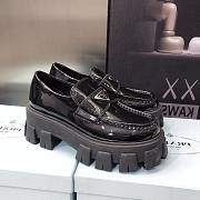 Monolith patent leather pointed loafers - Black - 1