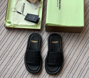 Burberry Slides 0819