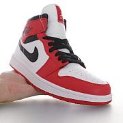 Air Jordan 1 Mid Chicago (2020) - 554724-173 - 5