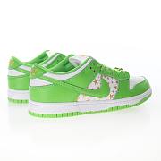 Nike SB Dunk Low Supreme Stars Mean Green (2021) - DH3228-101 - 3