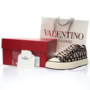 	 Valentino Toile Iconographe Totaloop Low-top in Beige Black - 2Y0S0H02RWC_6ZN - 2