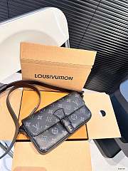 Louis Vuitton P145 22*13cm - 1