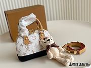 Louis Vuitton Alma BB White Monogram 20x14cm - 4