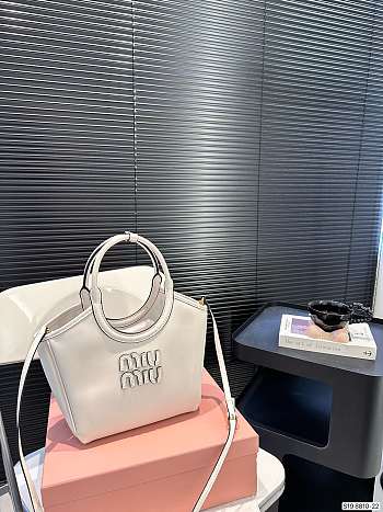 Miu Miu Ivy Leather Tote White Bag 23x17cm