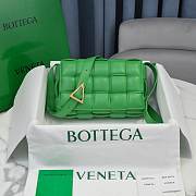 Bottega Veneta Green Casette Padded Bag 26x18x8cm - 1