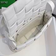 Bottega Veneta White Casette Padded Bag 26x18x8cm - 4