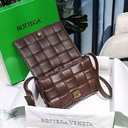 	 Bottega Veneta Brown Casette Padded Bag 26x18x8cm - 2