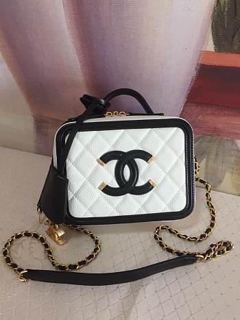 Chanel Filigree Vanity Case White 17cm