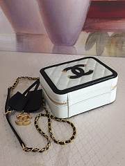 Chanel Filigree Vanity Case White 17cm - 4