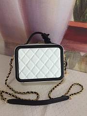 Chanel Filigree Vanity Case White 17cm - 3