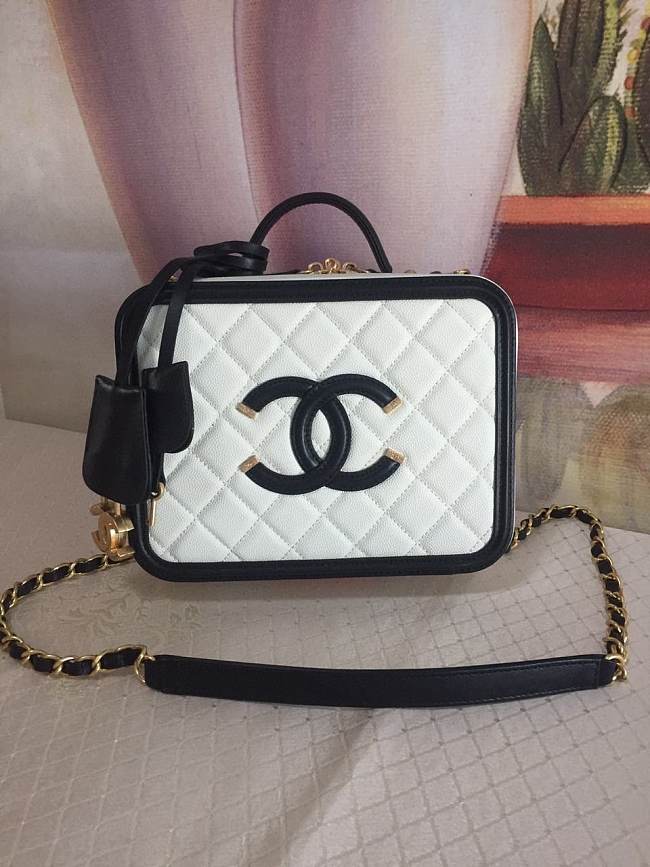 Chanel Filigree Vanity Case White 21cm - 1