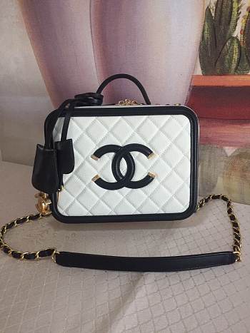 Chanel Filigree Vanity Case White 21cm