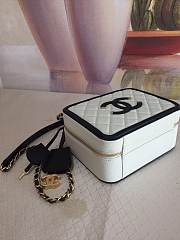 Chanel Filigree Vanity Case White 21cm - 4