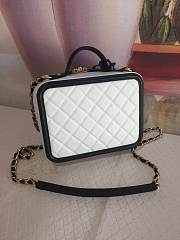 Chanel Filigree Vanity Case White 21cm - 3