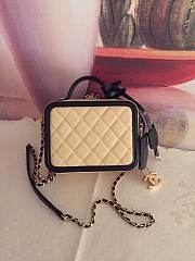 Chanel Filigree Vanity Case Beige 17cm - 3