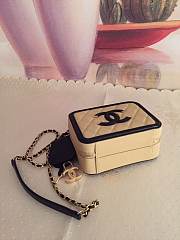 Chanel Filigree Vanity Case Beige 17cm - 2