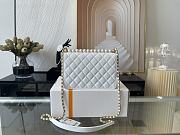 Chanel Chic Pearls Flap Bag White 17x15.5x5cm - 2