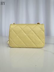 Chanel Mini Flap Bag White Double Pearl Crush in Yellow Calfskin 18x13x7cm - 2