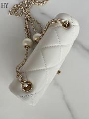 Chanel Mini Flap Bag White Double Pearl Crush in White Calfskin 18x13x7cm - 4