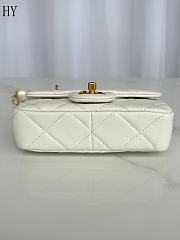 Chanel Mini Flap Bag White Double Pearl Crush in White Calfskin 18x13x7cm - 3