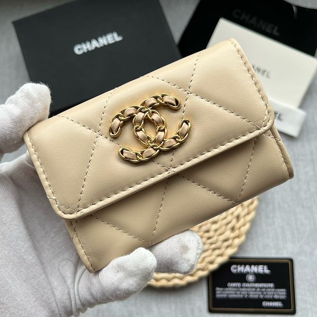 Chanel 19 Flap Card Holder Beige Lambskin 11*8.5*3CM - 1