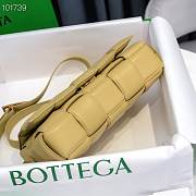 Bottega Veneta Beige Casette Padded Bag 26x18x8cm - 3