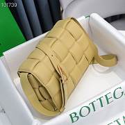 Bottega Veneta Beige Casette Padded Bag 26x18x8cm - 2