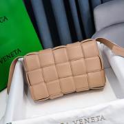 Bottega Veneta Almond Casette Padded Bag 26x18x8cm - 3