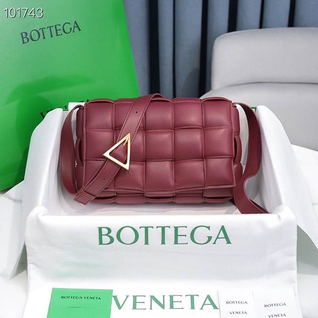 Bottega Veneta Burgundy Casette Padded Bag 26x18x8cm - 1