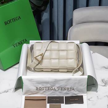 Bottega Veneta Cream White Casette Padded Bag 26x18x8cm