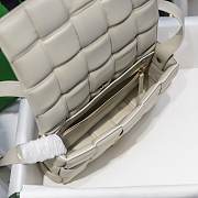 Bottega Veneta Cream White Casette Padded Bag 26x18x8cm - 5