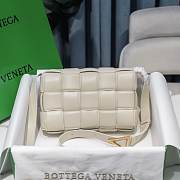 Bottega Veneta Cream White Casette Padded Bag 26x18x8cm - 4