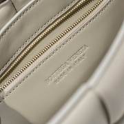 Bottega Veneta Cream White Casette Padded Bag 26x18x8cm - 2