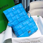 Bottega Veneta Blue Casette Padded Bag 26x18x8cm - 5