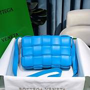 Bottega Veneta Blue Casette Padded Bag 26x18x8cm - 3