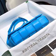 Bottega Veneta Blue Casette Padded Bag 26x18x8cm - 2