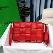 Bottega Veneta Red Casette Padded Bag 26x18x8cm - 3