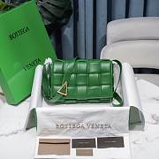 Bottega Veneta Dark Green Casette Padded Bag 26x18x8cm - 1