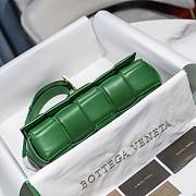 Bottega Veneta Dark Green Casette Padded Bag 26x18x8cm - 5