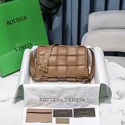 Bottega Veneta Tan Casette Padded Bag 26x18x8cm - 1