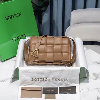 Bottega Veneta Tan Casette Padded Bag 26x18x8cm