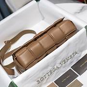 Bottega Veneta Tan Casette Padded Bag 26x18x8cm - 5