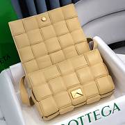 Bottega Veneta Light Beige Casette Padded Bag 26x18x8cm - 2