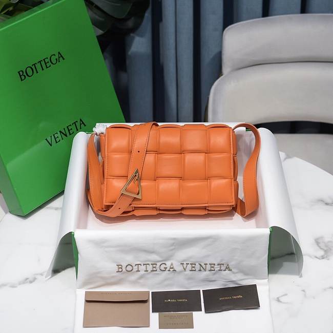 Bottega Veneta Orange Casette Padded Bag 26x18x8cm - 1