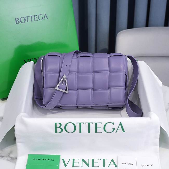 Bottega Veneta Lilac Casette Padded Bag 26x18x8cm - 1