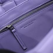 Bottega Veneta Lilac Casette Padded Bag 26x18x8cm - 2