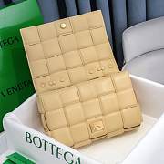 Bottega Veneta Beige Chain Cassette Bag 26x18x8cm - 5